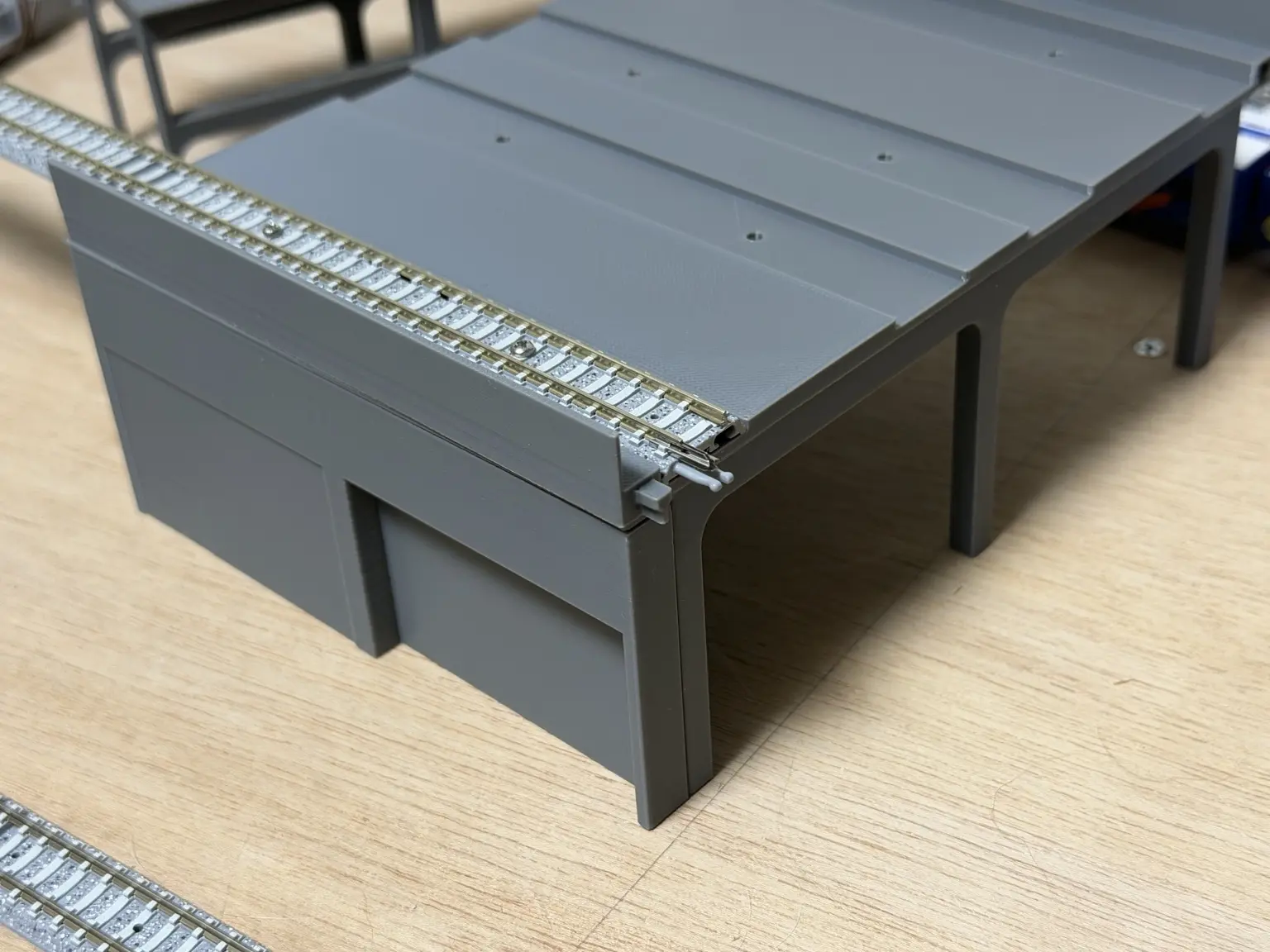 高架橋と一体になる駅舎部分の3Dプリント試作品